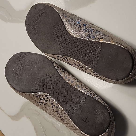 Tory Burch Metallic Silver Pewter Pyton Reva Flats Size 6 - Picture 10 of 16
